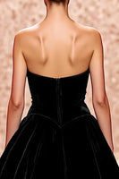 Load image into Gallery viewer, Simple Black Strapless A Line Velvet Long Evening Dress