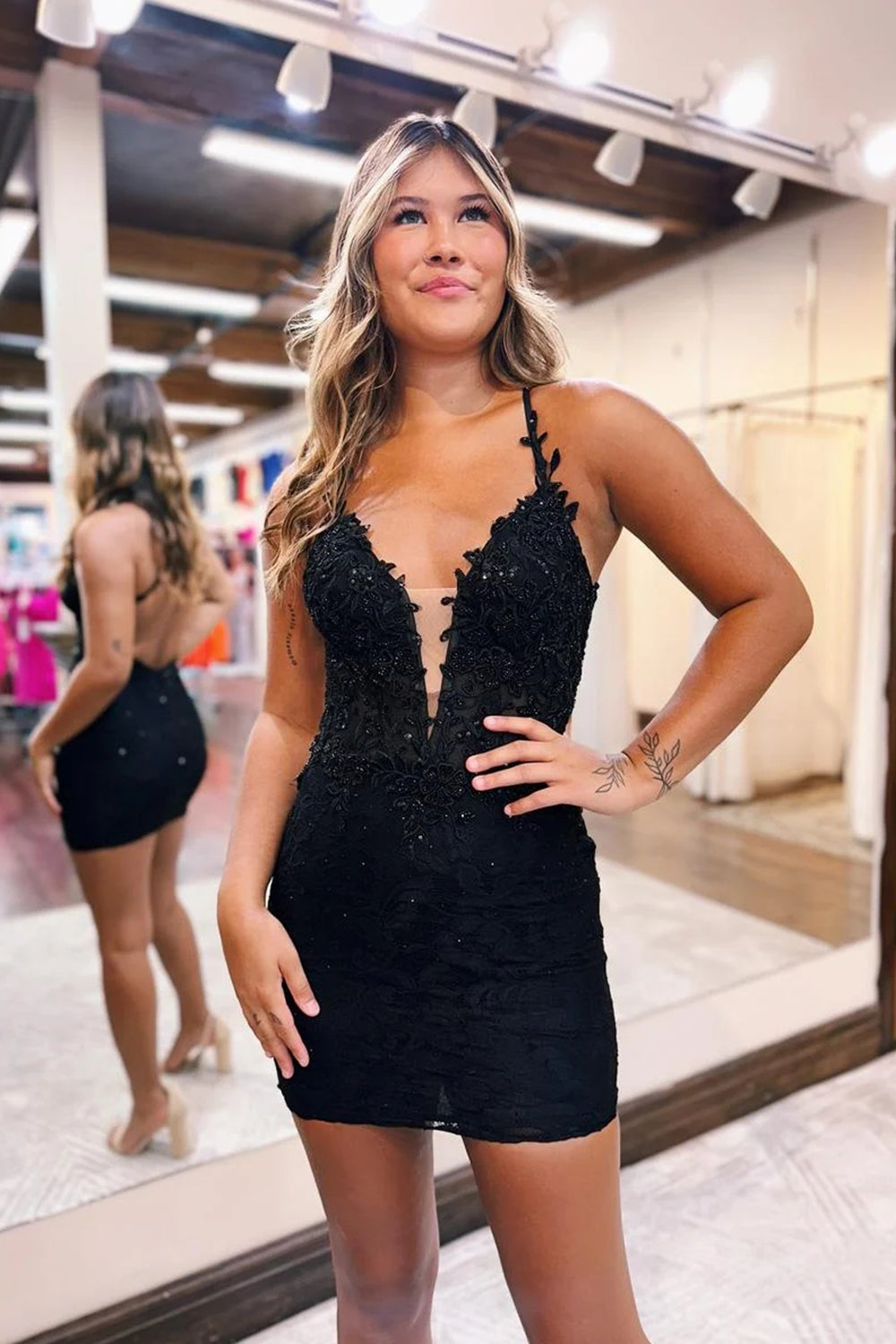 Glitter Black Tight Beaded Short Prom Dress with Appliques