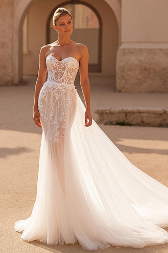Ivory Sweetheart Tulle A Line Sweep Train Wedding Dress with Lace