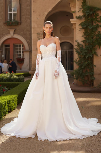 Ivory Sweetheart Ball Gown Sweep Train Wedding Dress with Lace