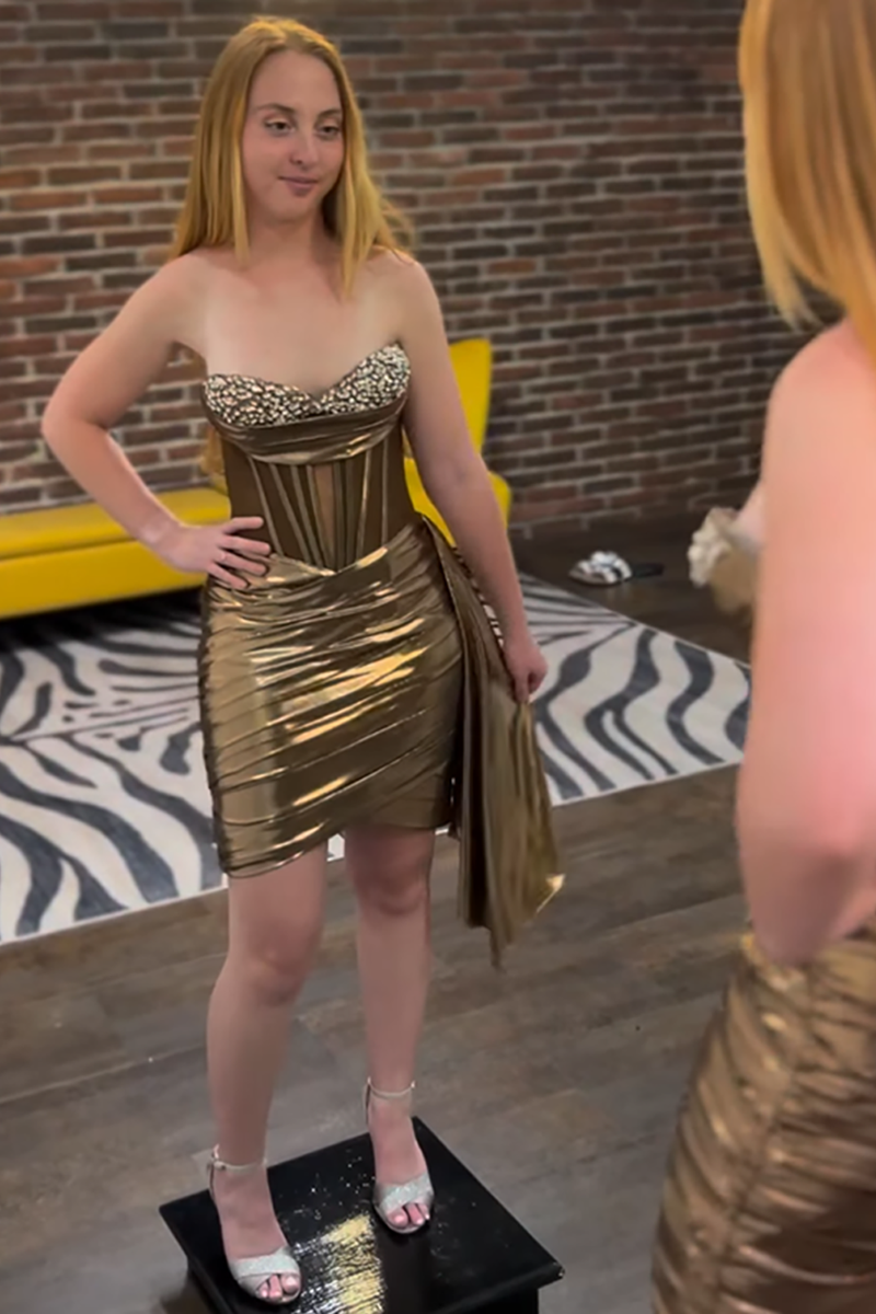 Load image into Gallery viewer, Sparkly Gold Metallic Sweetheart Tight Short Prom Dress with Beading