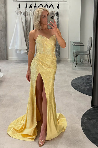 Sparkly Yellow Sweetheart Mermaid Satin Long Prom Dress with Beading