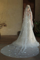 Load image into Gallery viewer, Ivory Long Tulle Wedding Veil with Butterflies