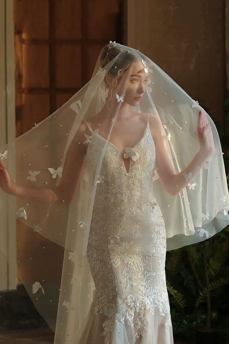Load image into Gallery viewer, Ivory Long Tulle Wedding Veil with Butterflies