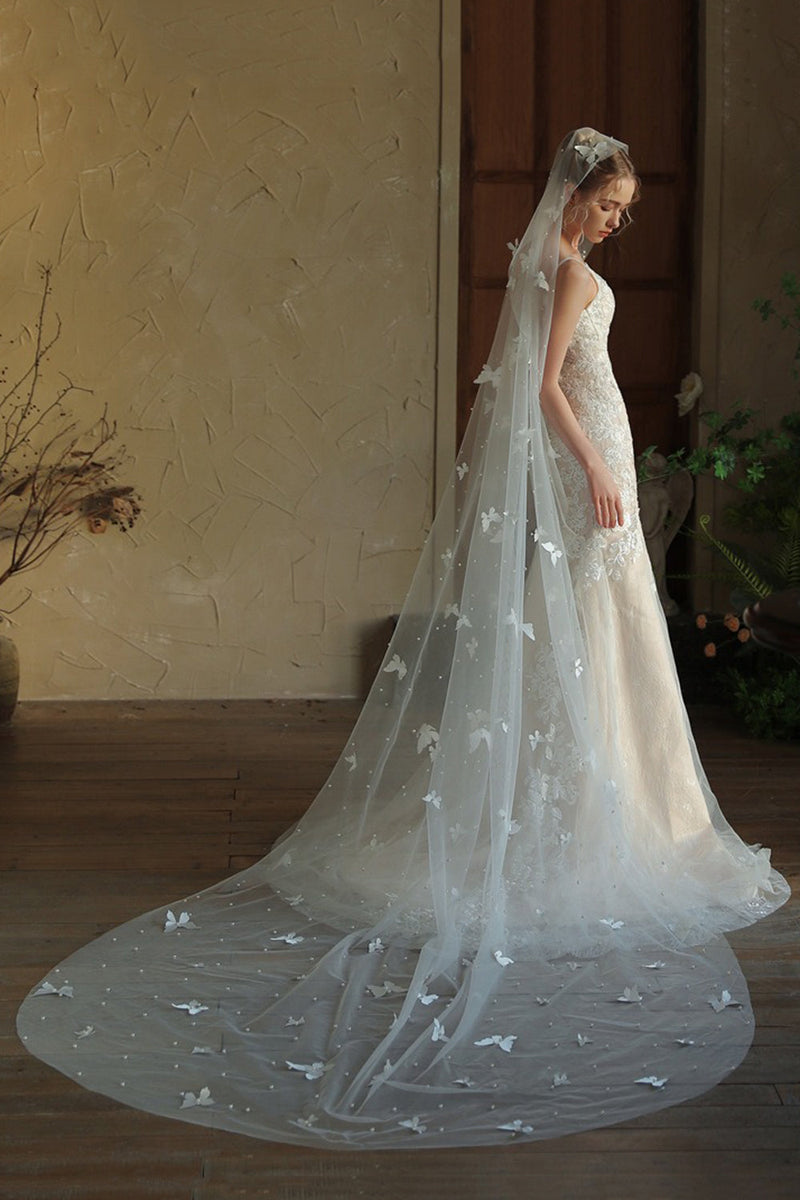 Load image into Gallery viewer, Ivory Long Tulle Wedding Veil with Butterflies