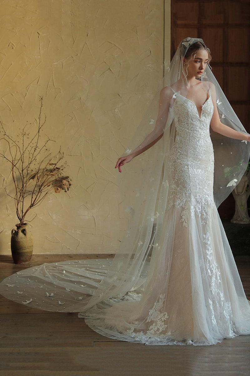 Load image into Gallery viewer, Ivory Long Tulle Wedding Veil with Butterflies