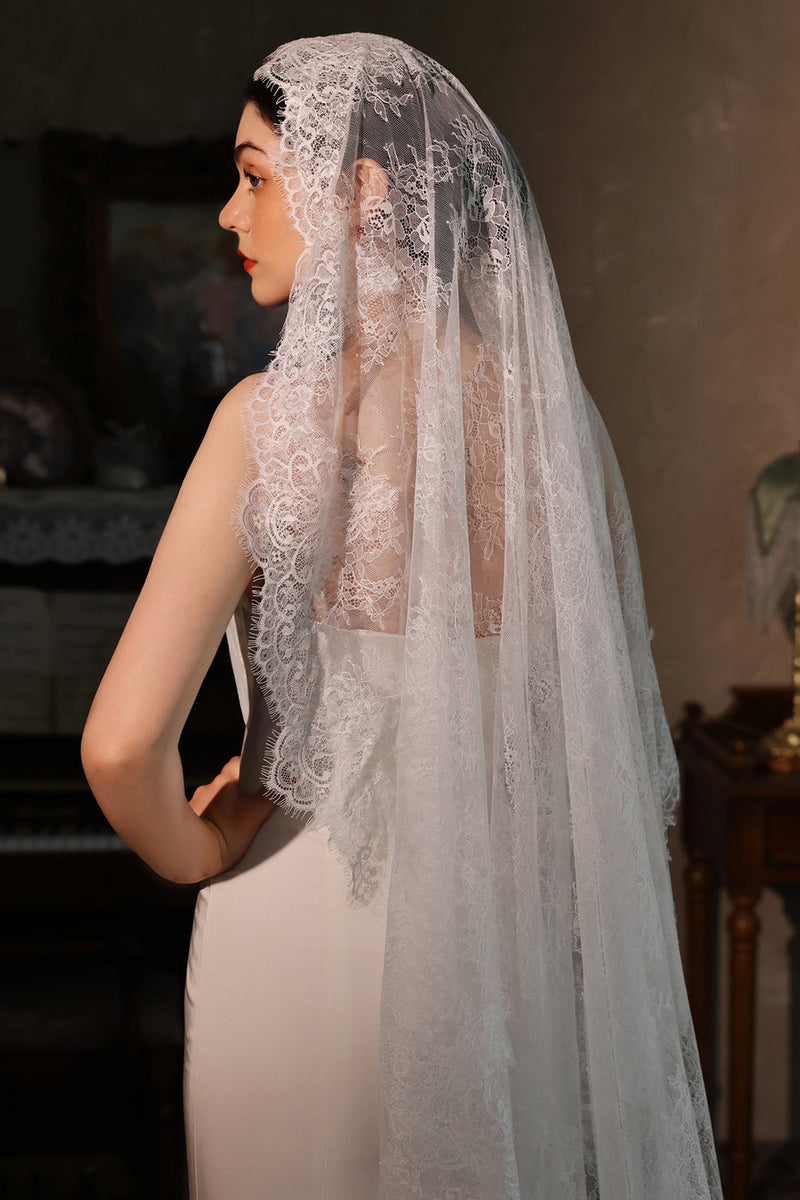 Load image into Gallery viewer, Ivory Tier Long Wedding Lace Veil