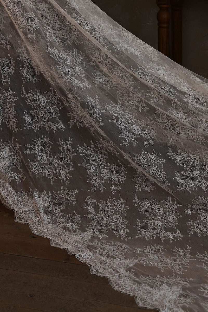 Load image into Gallery viewer, Ivory Tier Long Wedding Lace Veil