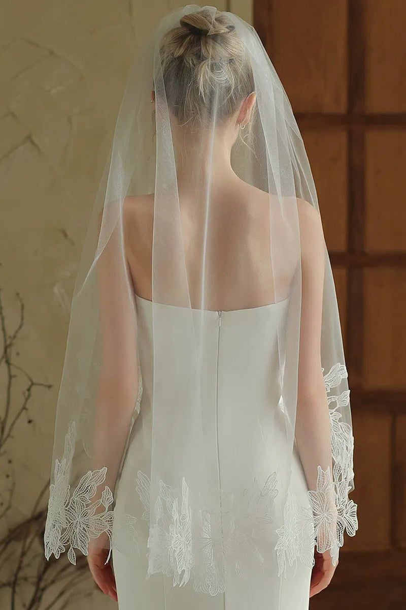 Load image into Gallery viewer, Ivory Tier Tulle Floral Midi Wedding Veil with Appliques