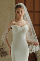 Load image into Gallery viewer, Ivory Tier Tulle Floral Midi Wedding Veil with Appliques