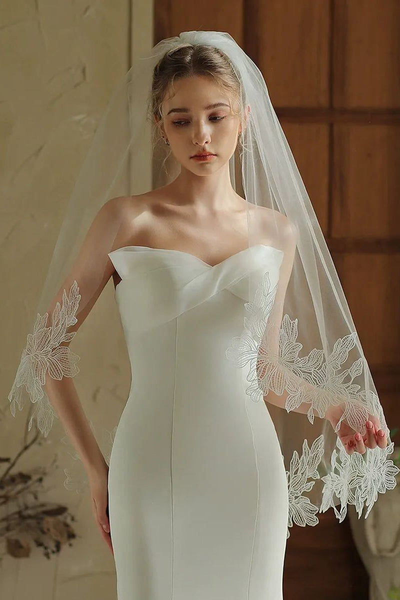 Load image into Gallery viewer, Ivory Tier Tulle Floral Midi Wedding Veil with Appliques