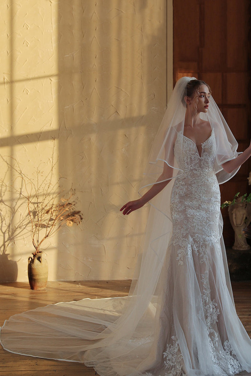 Load image into Gallery viewer, Ivory Long Tulle Bridal Veil