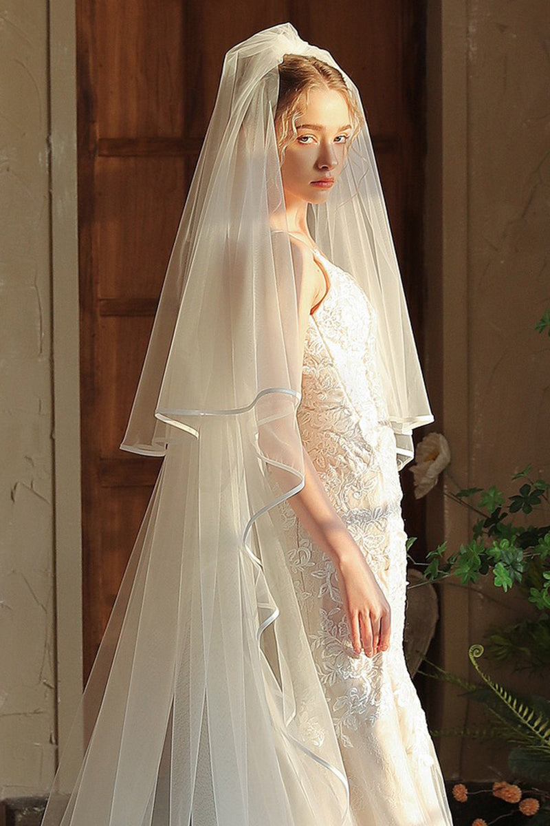 Load image into Gallery viewer, Ivory Long Tulle Bridal Veil