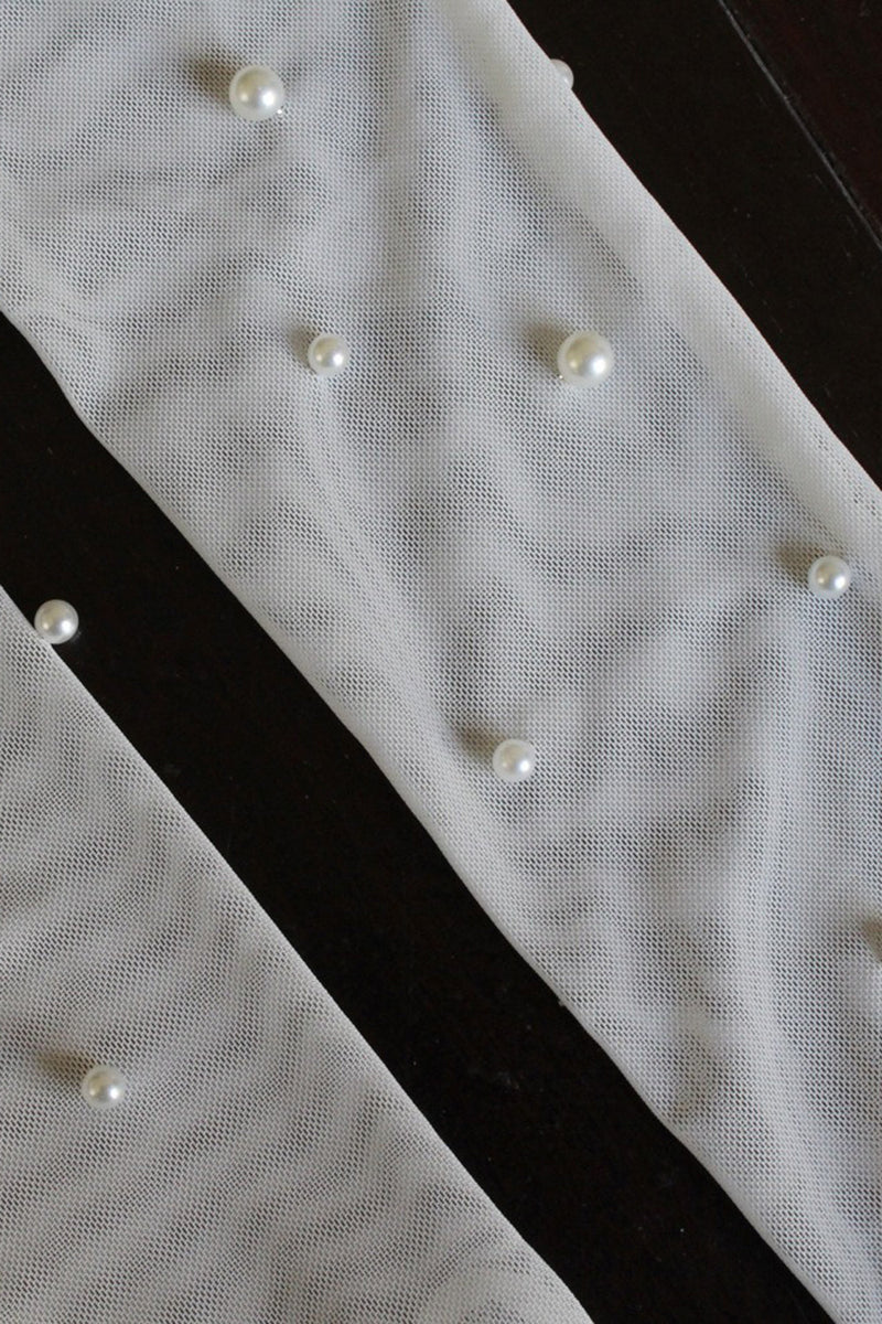 Load image into Gallery viewer, Tulle White Bridal Gloves with Pearls