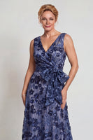 Load image into Gallery viewer, Sparkly Dark Blue A Line Floral V-Neck Long Mother of the Bride Dress with Bow