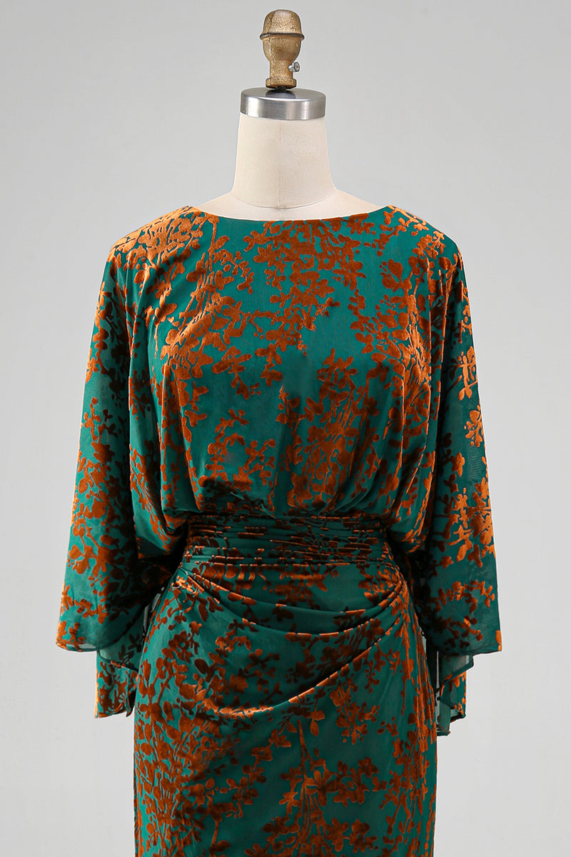 Load image into Gallery viewer, Floral Dark Green Sheath Velvet Boat Neck Long Mother of the Bride Dress with Pockets