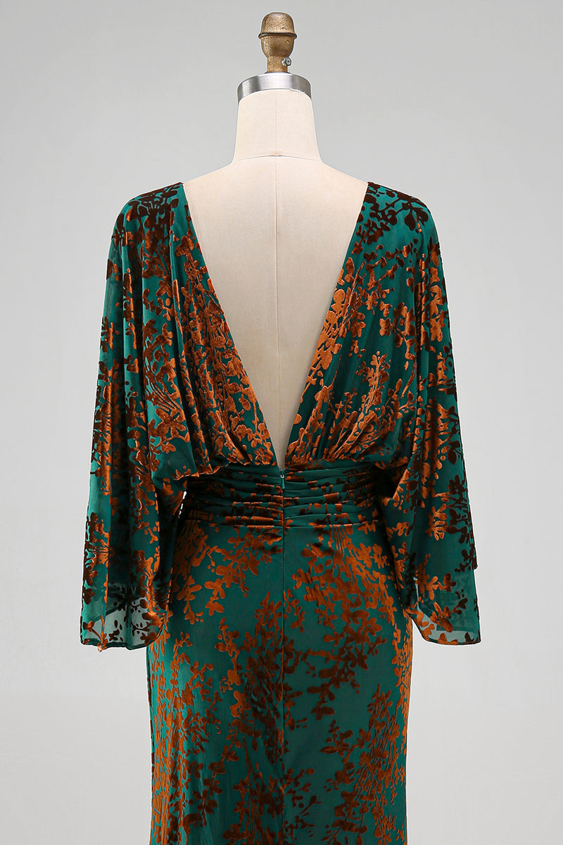 Load image into Gallery viewer, Floral Dark Green Sheath Velvet Boat Neck Long Mother of the Bride Dress with Pockets