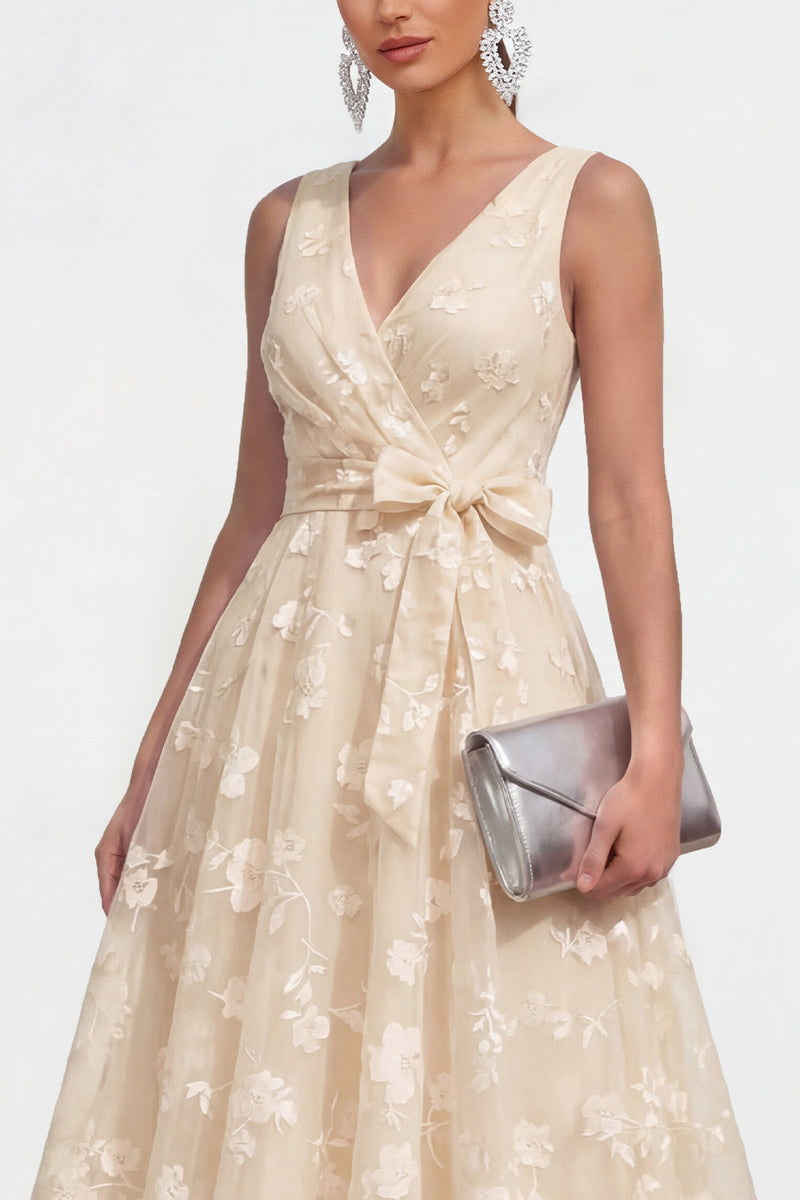 Load image into Gallery viewer, White A Line V-Neck Ruched Floral Maxi Wedding Guest Dress with Bow