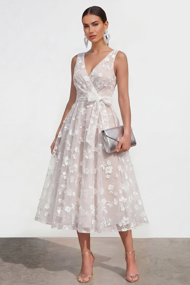 Load image into Gallery viewer, White A Line V-Neck Ruched Floral Maxi Wedding Guest Dress with Bow