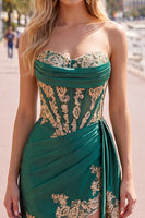 Load image into Gallery viewer, Strapless Corset Ruched Short Sparkly Appliqued Dark Green Prom Dress with Ruffles