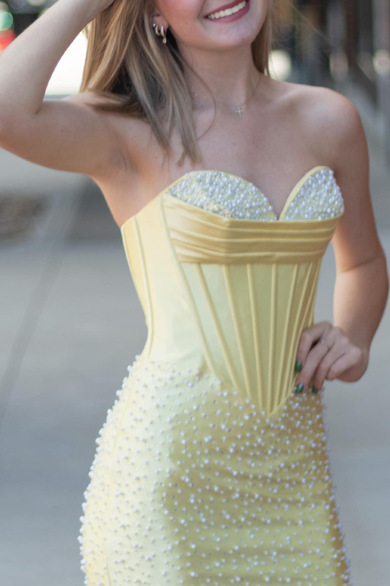 Load image into Gallery viewer, Sparkly Yellow Corset Tight Strapless Short Cocktail Dress with Pearls