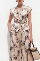 Load image into Gallery viewer, Champagne Black Flower Peak Lapel 2 Piece Business Suits with Pockets