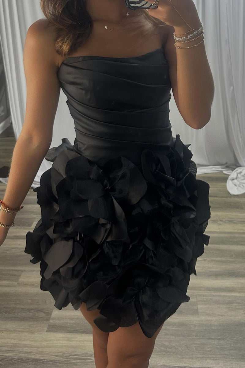 Load image into Gallery viewer, Black Ruched A Line Strapless Mini Cocktail Dress with 3D Flowers