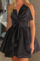 Load image into Gallery viewer, Black A-Line Strapless Short Cocktail Dress with Bow