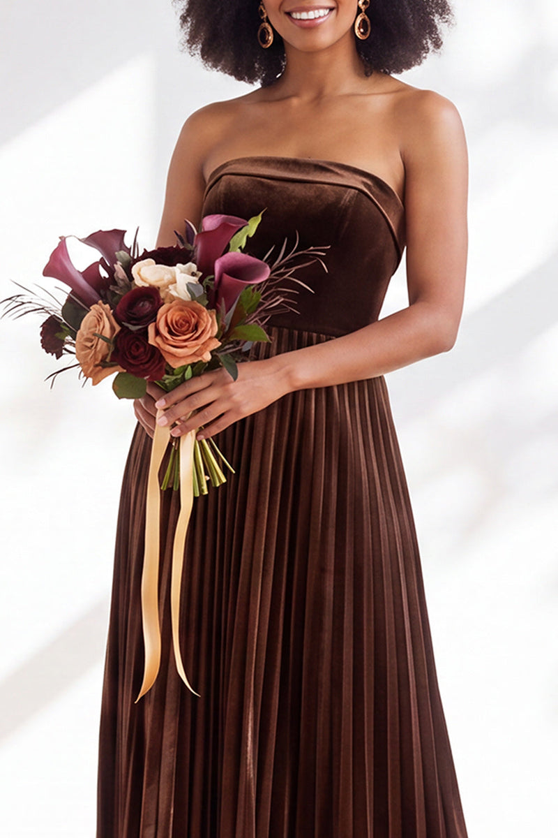 Load image into Gallery viewer, Dark Purple Strapless Pleated A Line Velvet Long Wedding Guest Dress