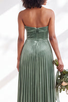 Load image into Gallery viewer, Dark Purple Strapless Pleated A Line Velvet Long Wedding Guest Dress