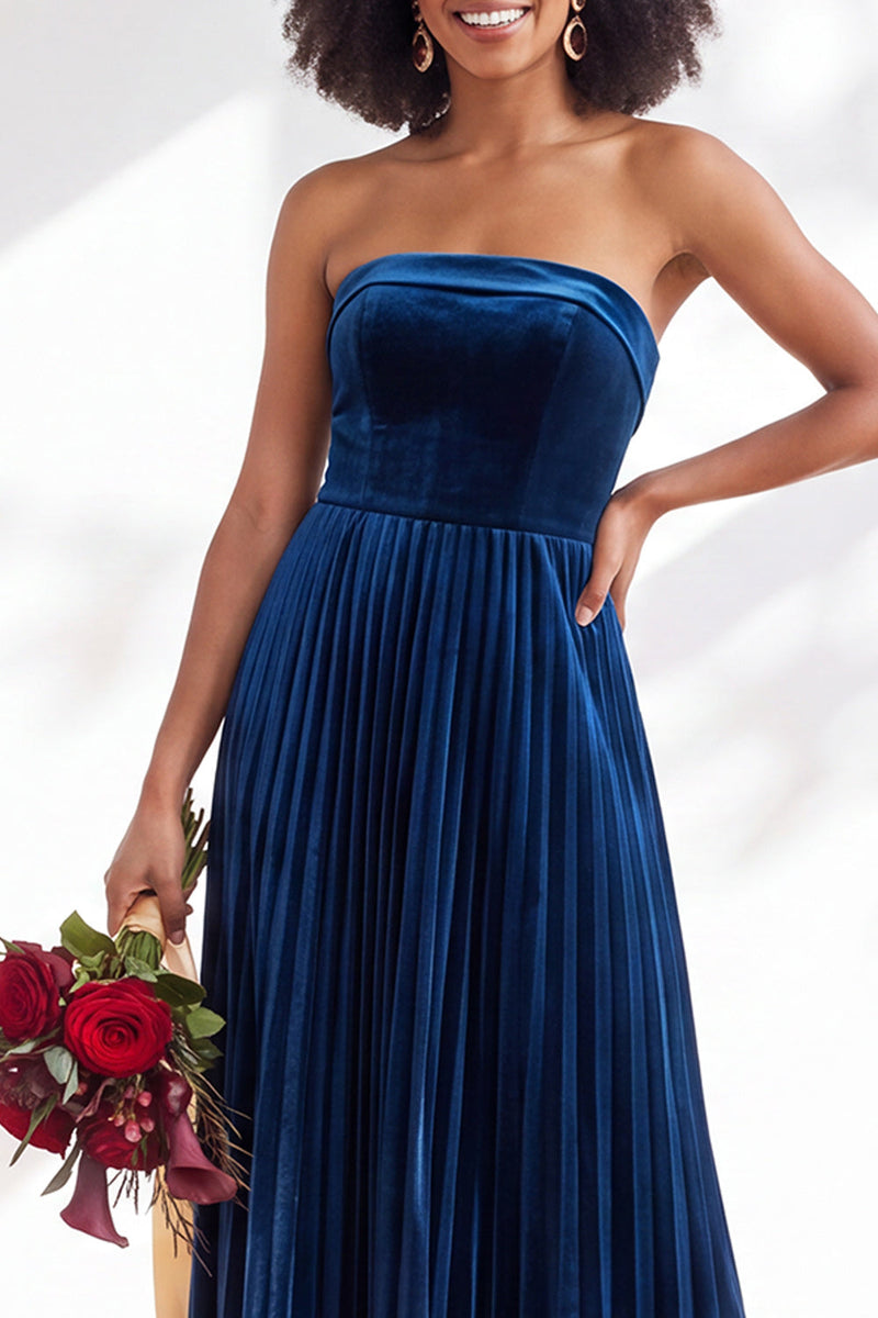 Load image into Gallery viewer, Dark Purple Strapless Pleated A Line Velvet Long Wedding Guest Dress
