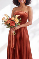 Load image into Gallery viewer, Dark Purple Strapless Pleated A Line Velvet Long Wedding Guest Dress