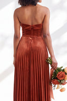 Load image into Gallery viewer, Dark Purple Strapless Pleated A Line Velvet Long Wedding Guest Dress