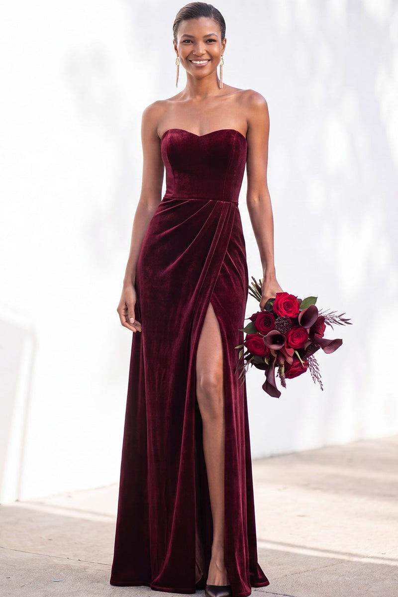 Load image into Gallery viewer, Burgundy Sweetheart Sheath Velvet Ruched Long Wedding Guest Dress with Slit
