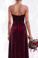 Load image into Gallery viewer, Burgundy Sweetheart Sheath Velvet Ruched Long Wedding Guest Dress with Slit