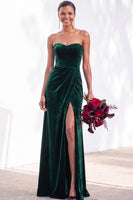 Load image into Gallery viewer, Burgundy Sweetheart Sheath Velvet Ruched Long Wedding Guest Dress with Slit