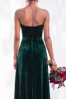 Load image into Gallery viewer, Burgundy Sweetheart Sheath Velvet Ruched Long Wedding Guest Dress with Slit