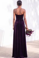 Load image into Gallery viewer, Burgundy Sweetheart Sheath Velvet Ruched Long Wedding Guest Dress with Slit