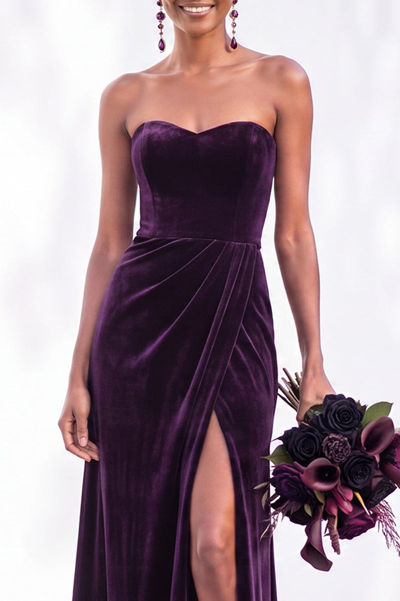 Load image into Gallery viewer, Burgundy Sweetheart Sheath Velvet Ruched Long Wedding Guest Dress with Slit
