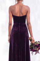 Load image into Gallery viewer, Burgundy Sweetheart Sheath Velvet Ruched Long Wedding Guest Dress with Slit