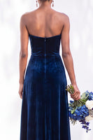 Load image into Gallery viewer, Burgundy Sweetheart Sheath Velvet Ruched Long Wedding Guest Dress with Slit