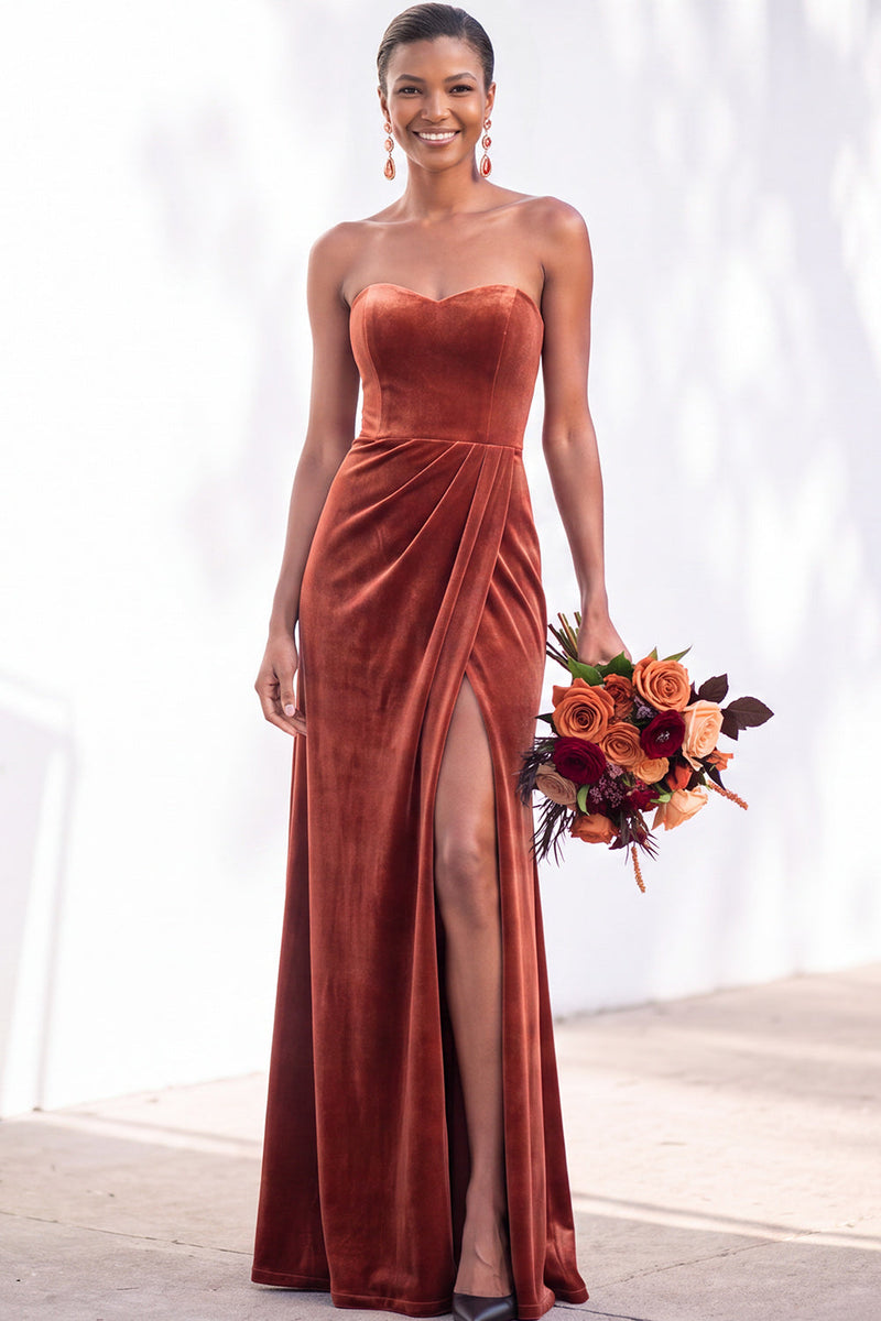 Load image into Gallery viewer, Burgundy Sweetheart Sheath Velvet Ruched Long Wedding Guest Dress with Slit