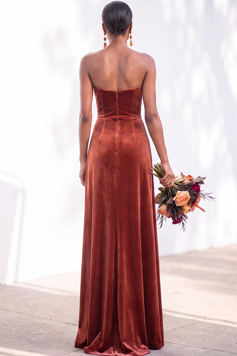 Load image into Gallery viewer, Burgundy Sweetheart Sheath Velvet Ruched Long Wedding Guest Dress with Slit