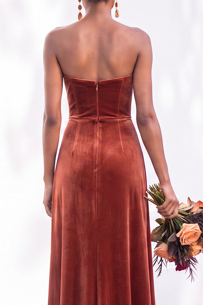 Load image into Gallery viewer, Burgundy Sweetheart Sheath Velvet Ruched Long Wedding Guest Dress with Slit