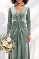 Load image into Gallery viewer, Dark Purple Velvet Ruched Sheath Long Wedding Guest Dress with Sleeves