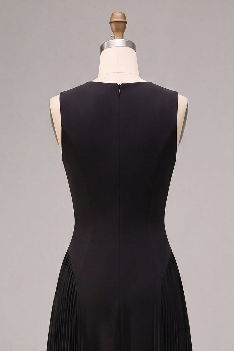 Load image into Gallery viewer, Simple Black A Line Pleated Round Neck Long Formal Dress