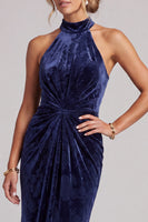 Load image into Gallery viewer, Dark Navy Sheath Velvet Ruched Halter Long Mother of the Bride Dress