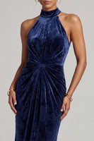 Load image into Gallery viewer, Dark Navy Sheath Velvet Ruched Halter Long Mother of the Bride Dress