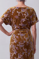 Load image into Gallery viewer, Velvet Mustard Gold Sheath Floral Ruched Midi Mother of the Bride Dress