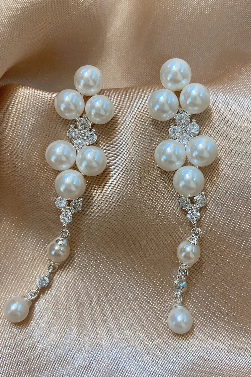 White Beading Pearl Earrings